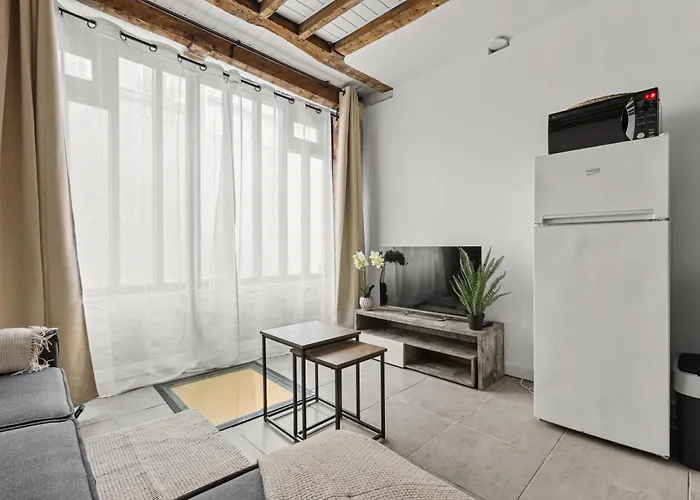 Parisian Nest I Stone Walls & Authentic Charm Apartment Paris