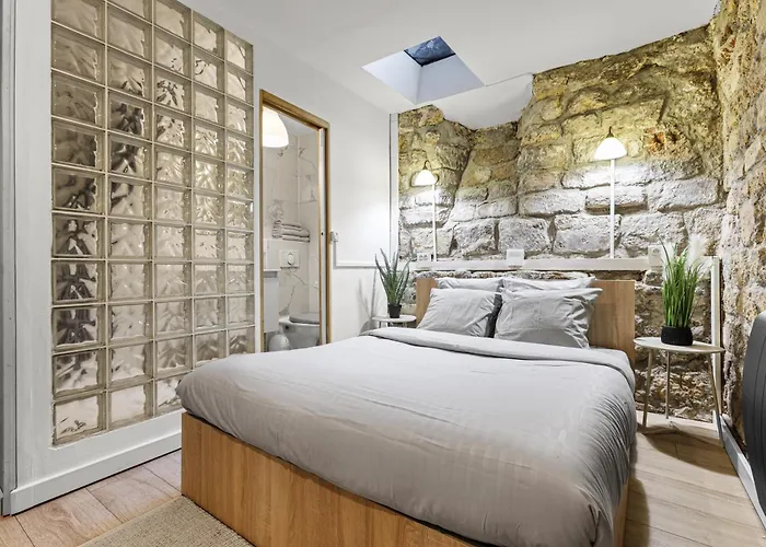 Parisian Nest I Stone Walls & Authentic Charm Apartment *