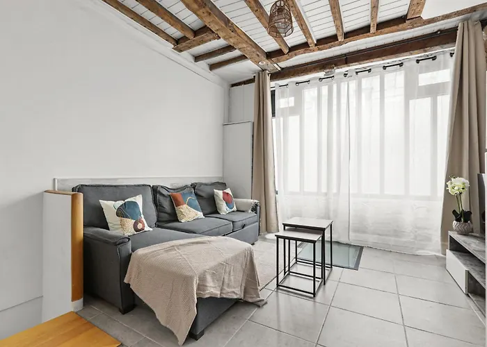 Parisian Nest I Stone Walls & Authentic Charm Apartment *