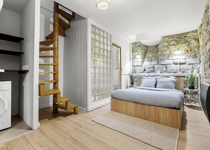 Parisian Nest I Stone Walls & Authentic Charm Apartment *