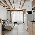Апартаменты Parisian Nest I Stone Walls & Authentic Charm *