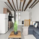 Апартаменты Parisian Nest I Stone Walls & Authentic Charm