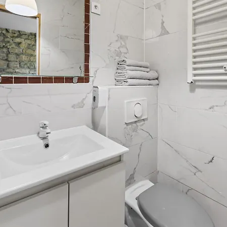 Parisian Nest I Stone Walls & Authentic Charm *