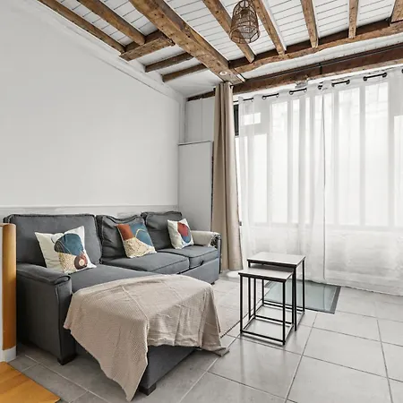 Parisian Nest I Stone Walls & Authentic Charm Apartment *