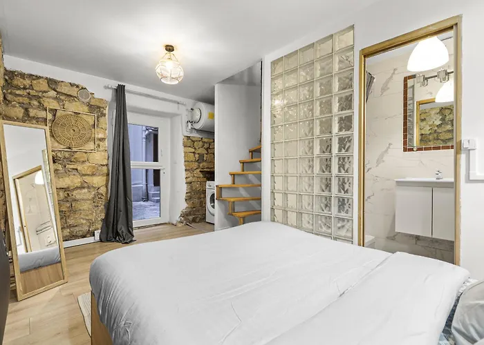 Apartamento Parisian Nest I Stone Walls & Authentic Charm