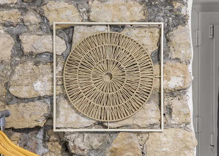 Parisian Nest I Stone Walls & Authentic Charm Apartamento