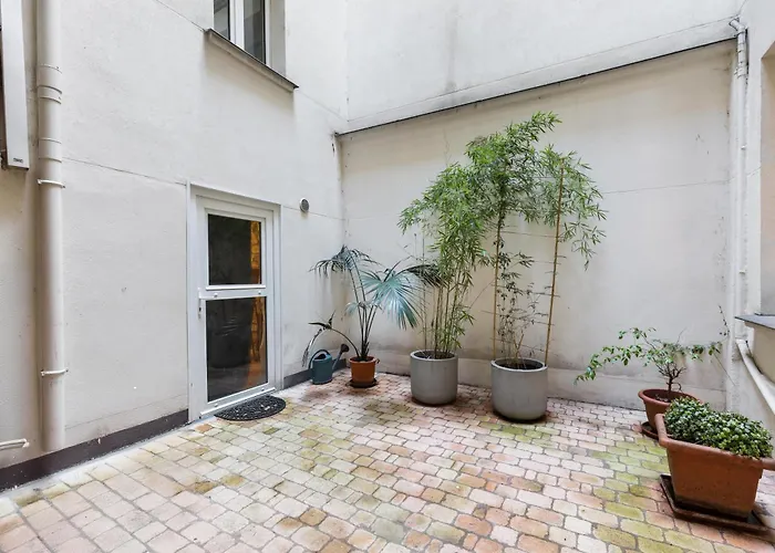 Parisian Nest I Stone Walls & Authentic Charm Apartamento Paris